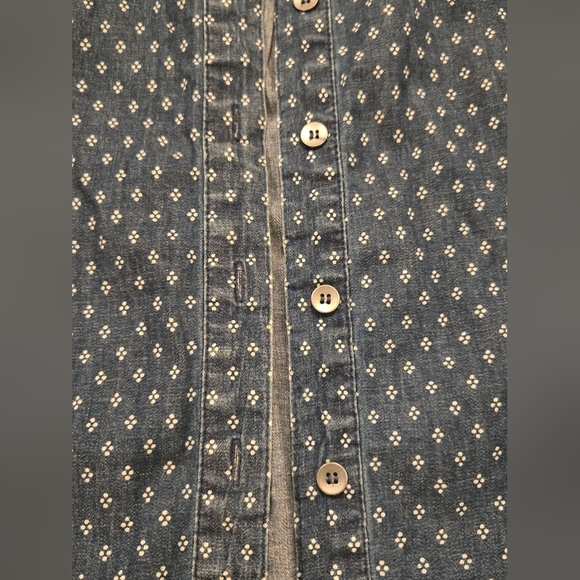 NWOT D&CO Patterned Button-Up Jean Shirt - Picture 2 of 8